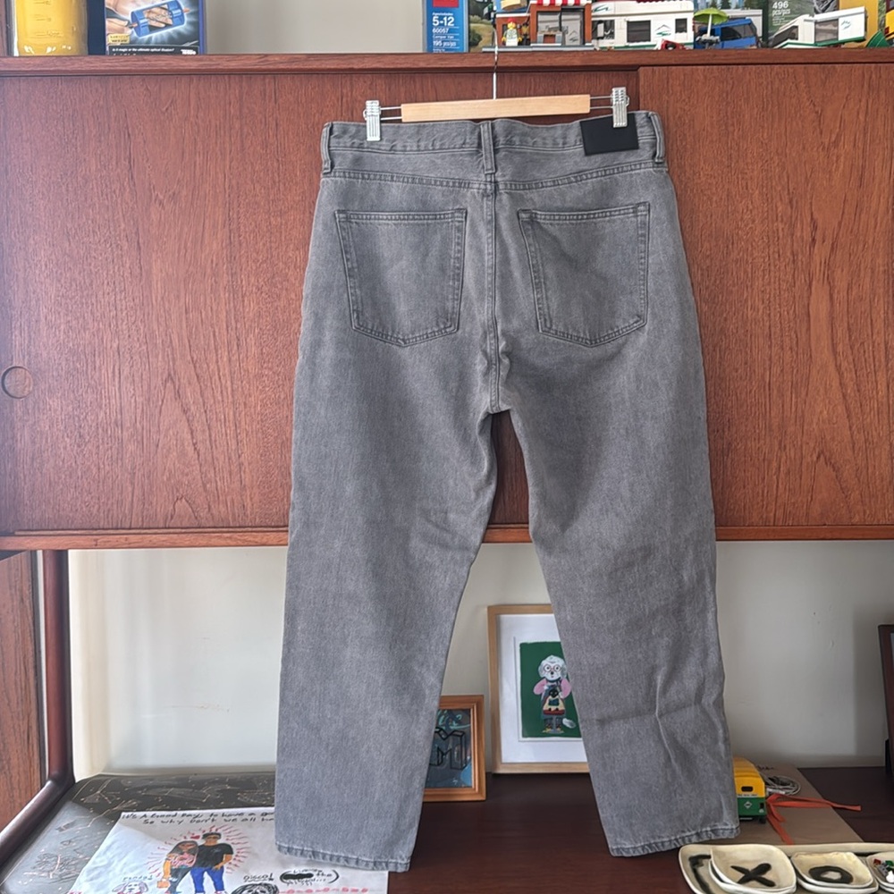 Everlane Grey 90s Cheeky Relaxed Jeans. 100% organic cotton. 31 Crop. Worn once. - Picture 4 of 6